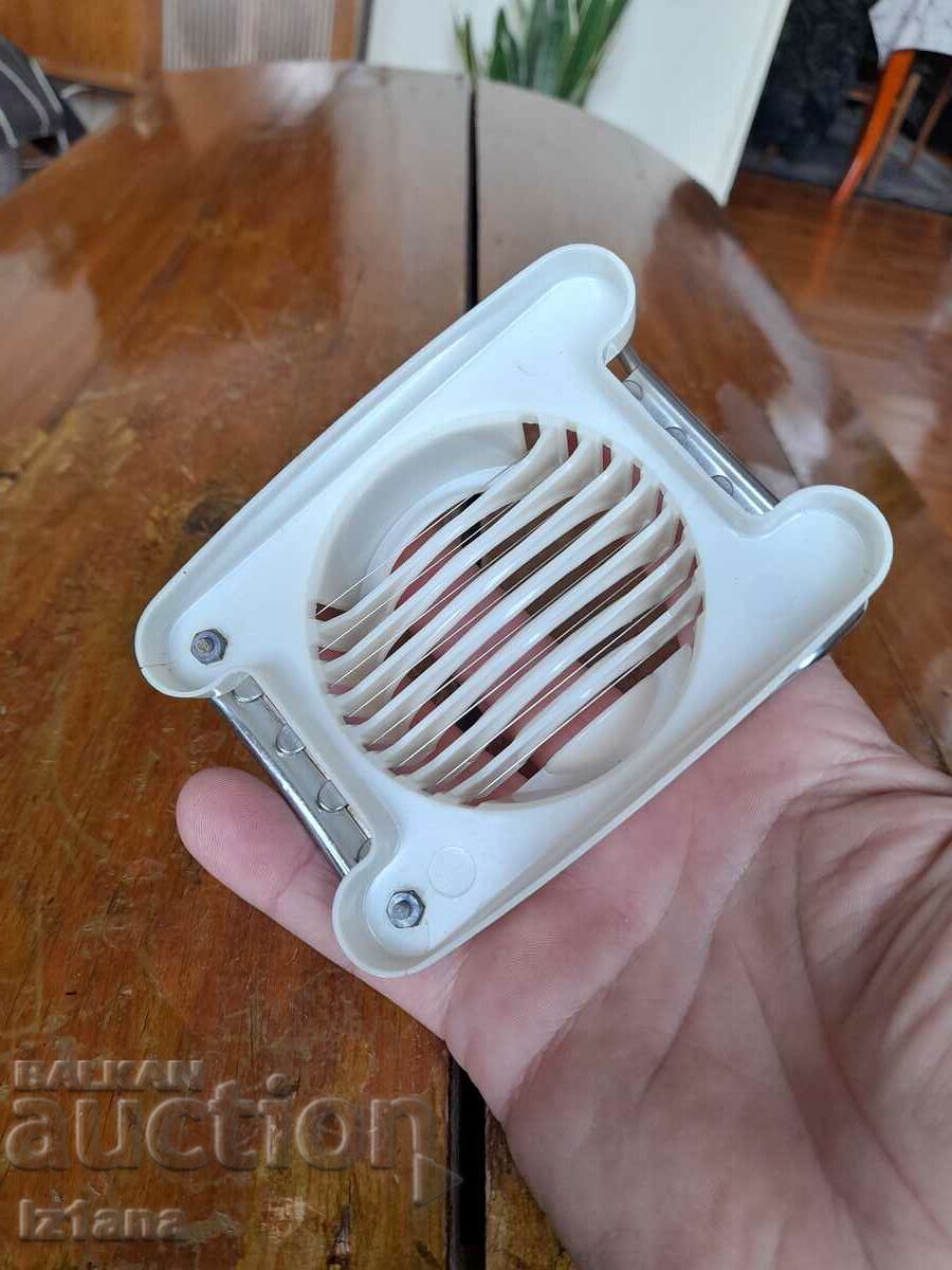 Delivery of Old device for cutting eggs, egg slicer