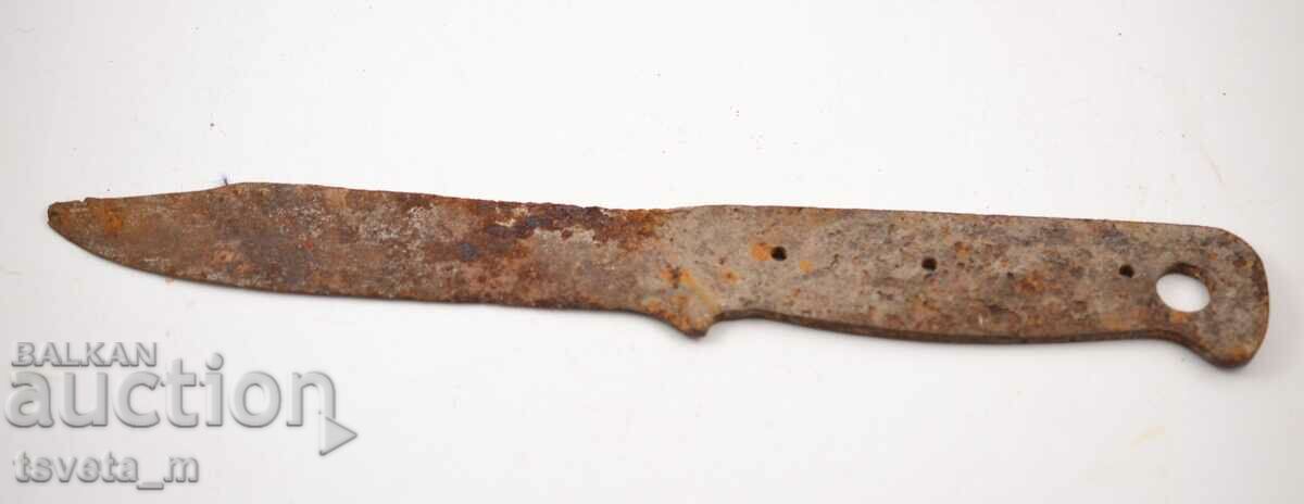 An antique knife without sharpening