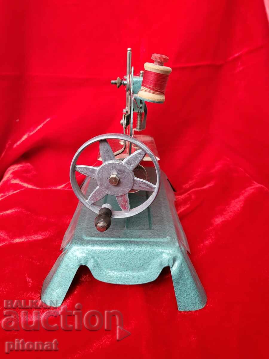 Auction MACOUSETTE collectible children's sewing machine Auction MACOUSETTE collectible children's sewing machine