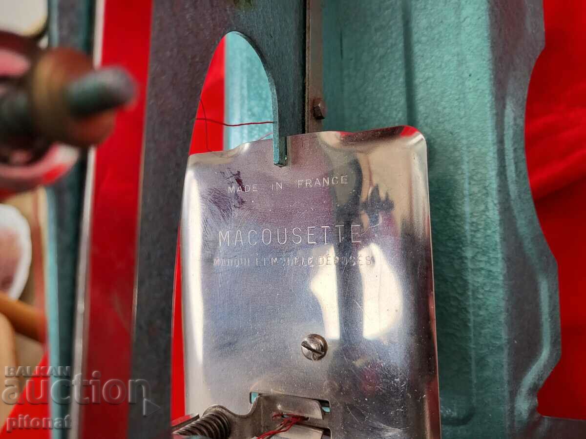 Delivery of MACOUSETTE collectible children's sewing machine Delivery of MACOUSETTE collectible children's sewing machine