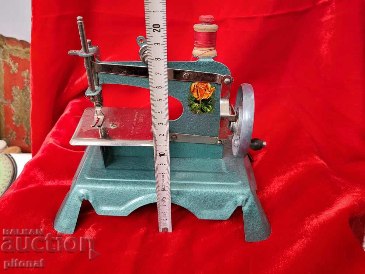 MACOUSETTE collectible children's sewing machine - 5 MACOUSETTE collectible children's sewing machine - 5