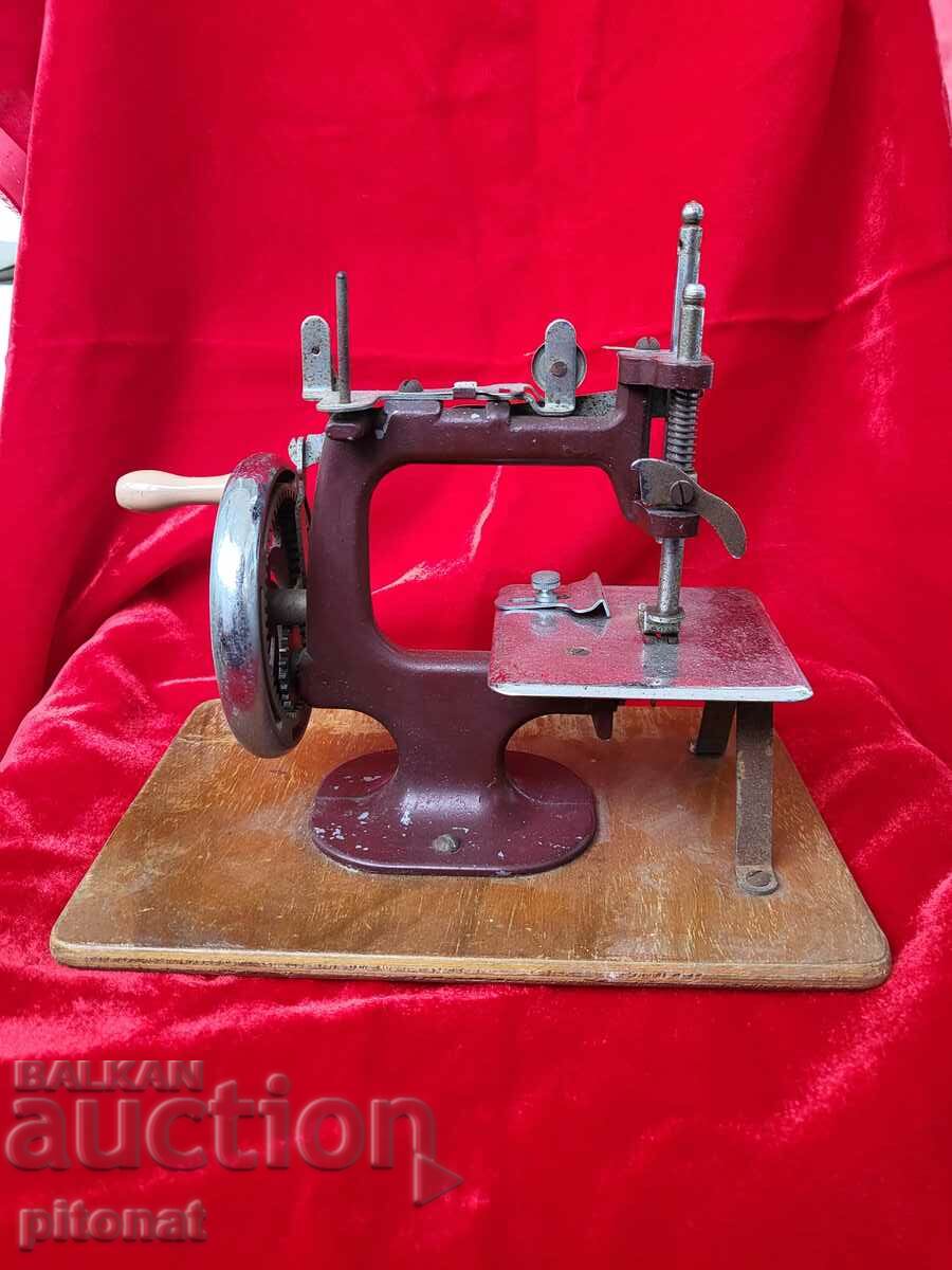 THE ESSEX MK1 Collectible Children's Sewing Machine with price 150.00 BGN | € 76.69 THE ESSEX MK1 Collectible Children's Sewing Machine with price 150.00 BGN | € 76.69