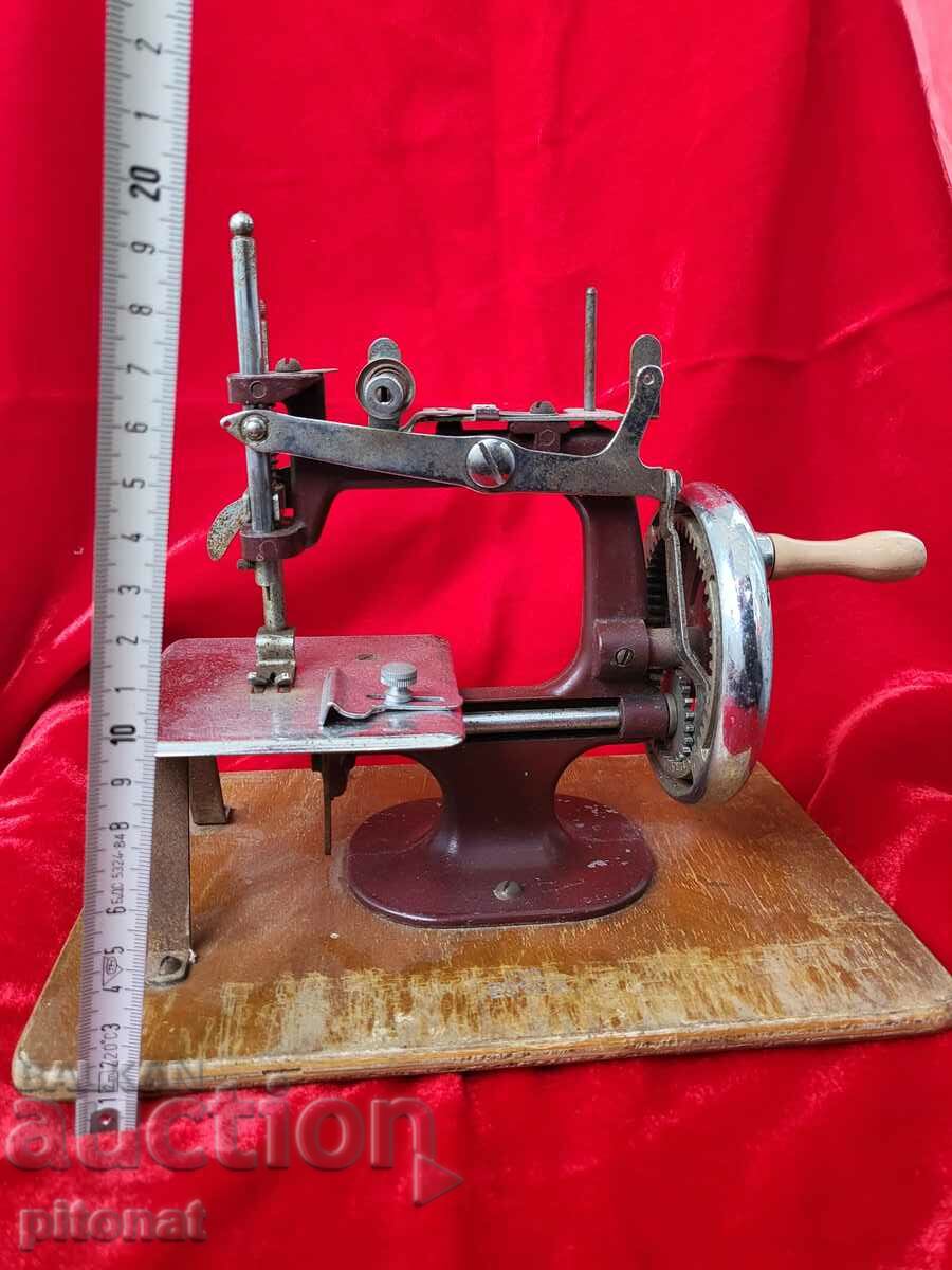THE ESSEX MK1 Collectible Children's Sewing Machine - 5 THE ESSEX MK1 Collectible Children's Sewing Machine - 5