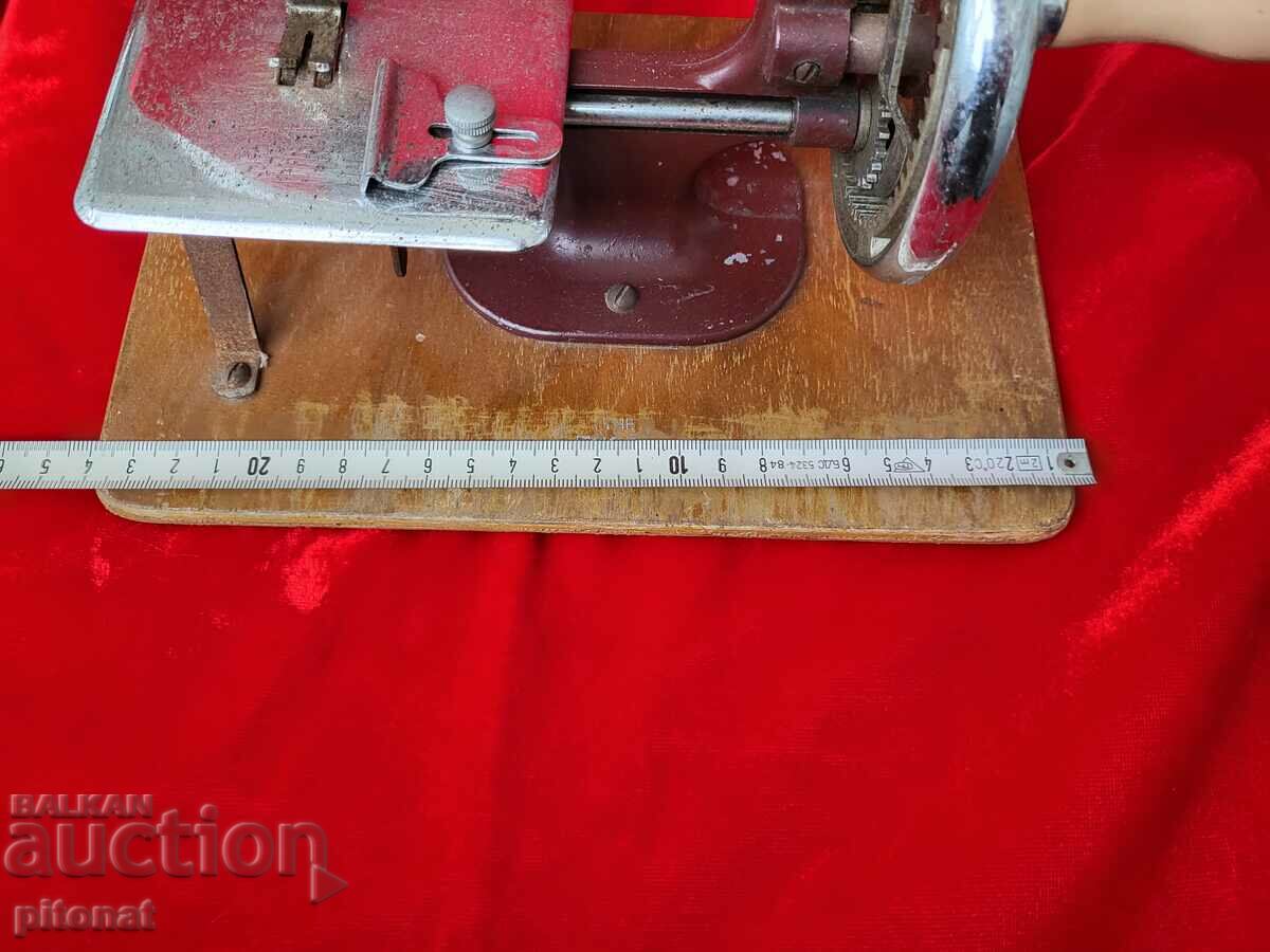 THE ESSEX MK1 Collectible Children's Sewing Machine - 6 THE ESSEX MK1 Collectible Children's Sewing Machine - 6