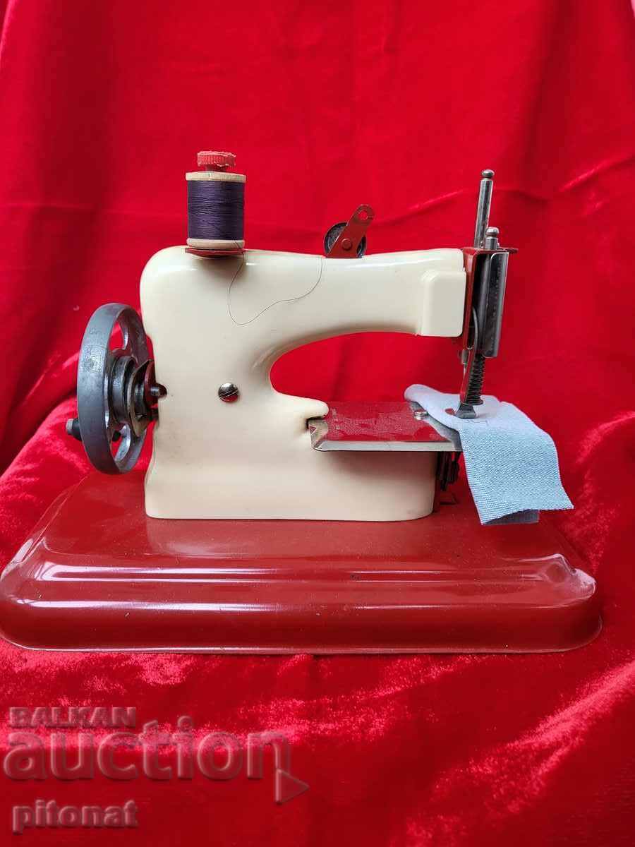 MA COUSETTE LUXE collectible children's sewing machine with price 90.00 BGN | € 46.02 MA COUSETTE LUXE collectible children's sewing machine with price 90.00 BGN | € 46.02