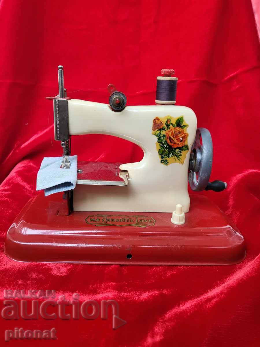MA COUSETTE LUXE collectible children's sewing machine