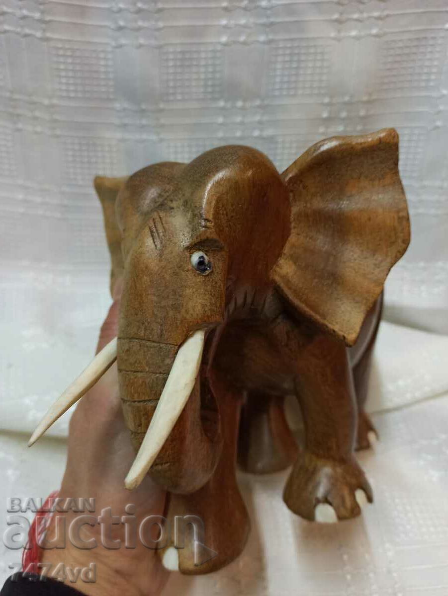 MASSIVE LARGE PLASTIC ELEPHANT - 5