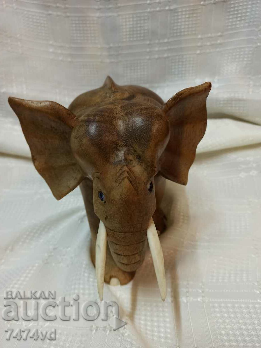 MASSIVE LARGE PLASTIC ELEPHANT - 7