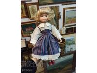 PĂPUȘĂ VECHE DE PORCELAN