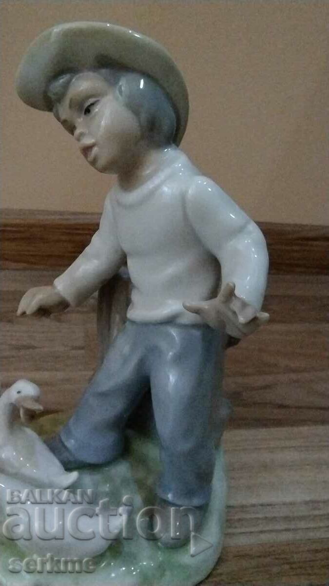 Porcelain figure marked with price 30.00 BGN | € 15.34 Porcelain figure marked with price 30.00 BGN | € 15.34