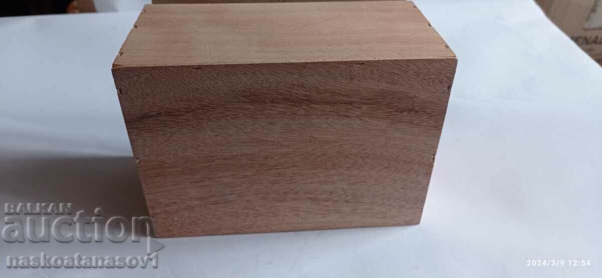 Cigar box with price 10.00 BGN | € 5.11