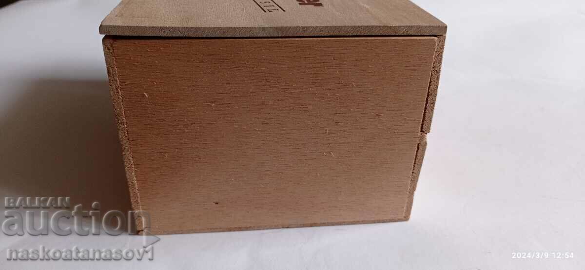 Cigar box - 5