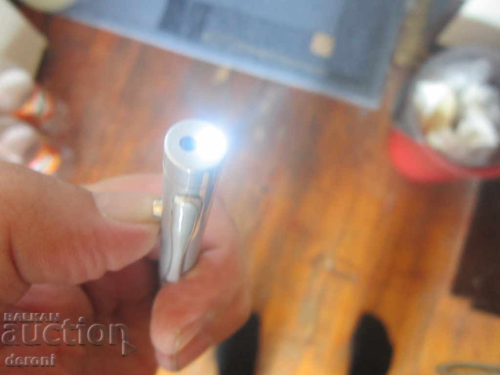 Auction Laser flashlight laser two colors in a box Auction Laser flashlight laser two colors in a box