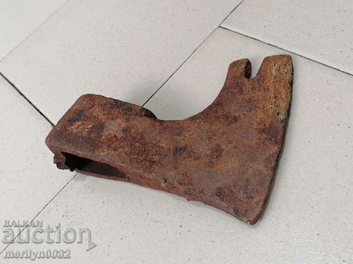 Delivery of Old ax ax tool wrought iron Delivery of Old ax ax tool wrought iron