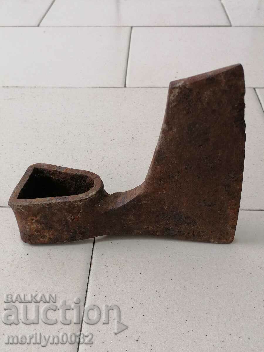 Delivery of Old ax ax tool wrought iron Delivery of Old ax ax tool wrought iron
