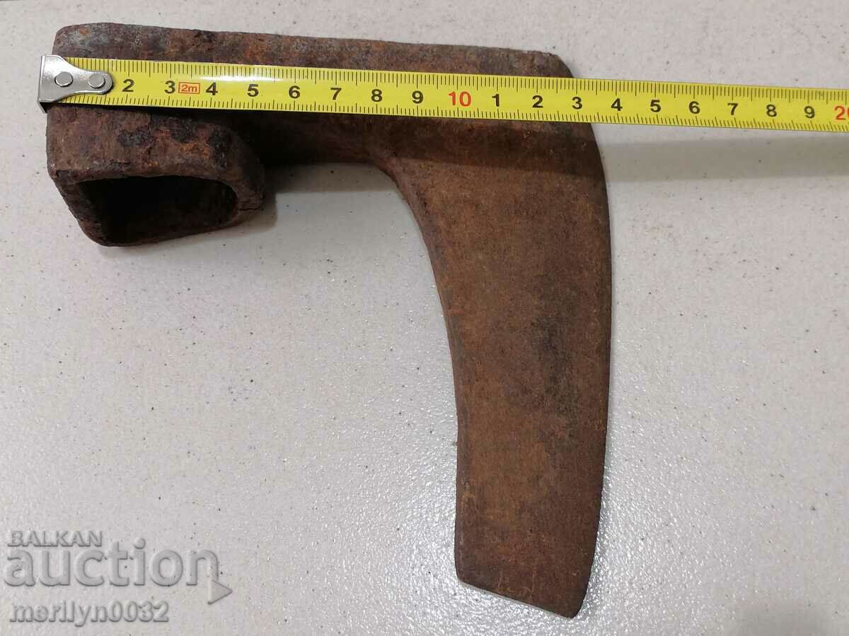 Vechi instrument de topor din fier forjat - 6 Vechi instrument de topor din fier forjat - 6