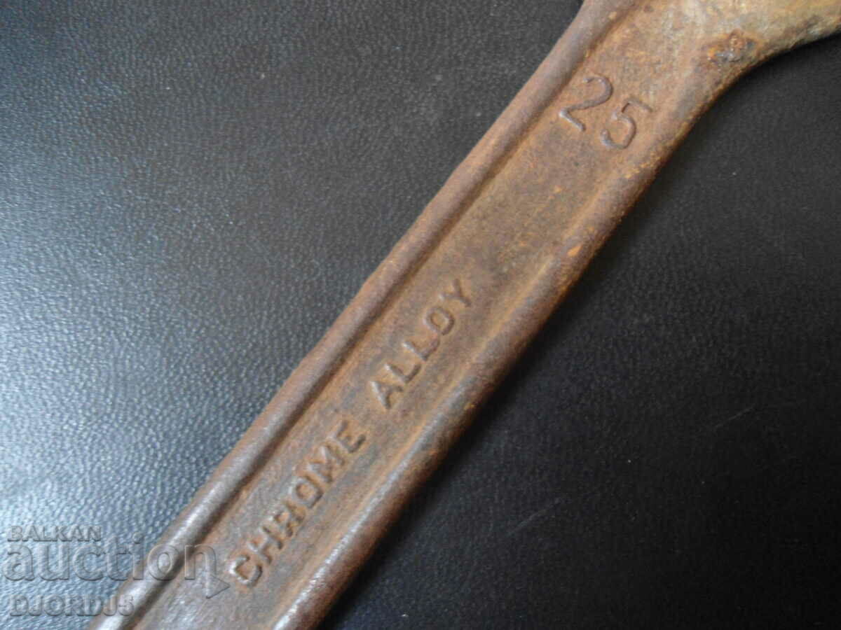 Auction Old key 25-28, CHROME-ALLOY Auction Old key 25-28, CHROME-ALLOY