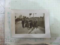 Fotografie veche a unui grup la o plimbare de-a lungul pantofilor Evksinogradsko-1