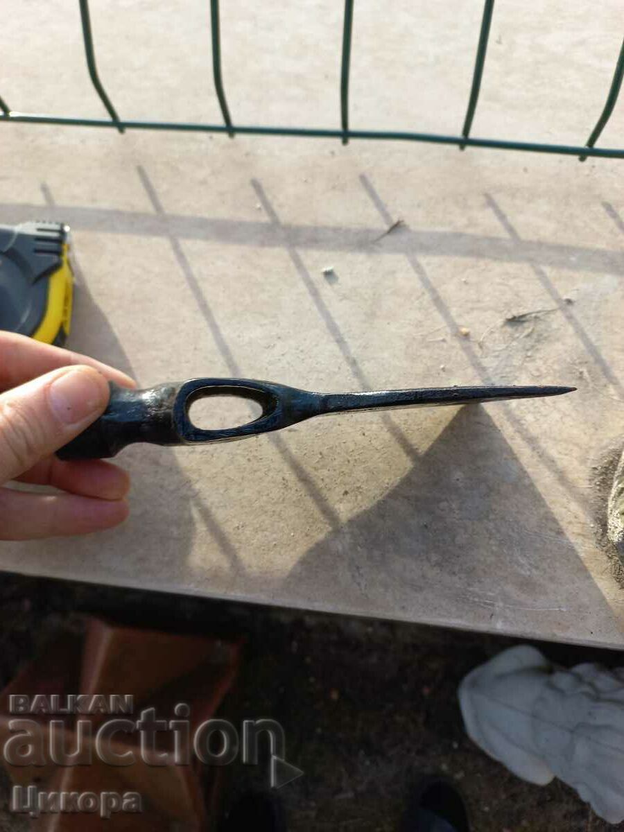 Delivery of OLD AX HAMMER SEAL Delivery of OLD AX HAMMER SEAL