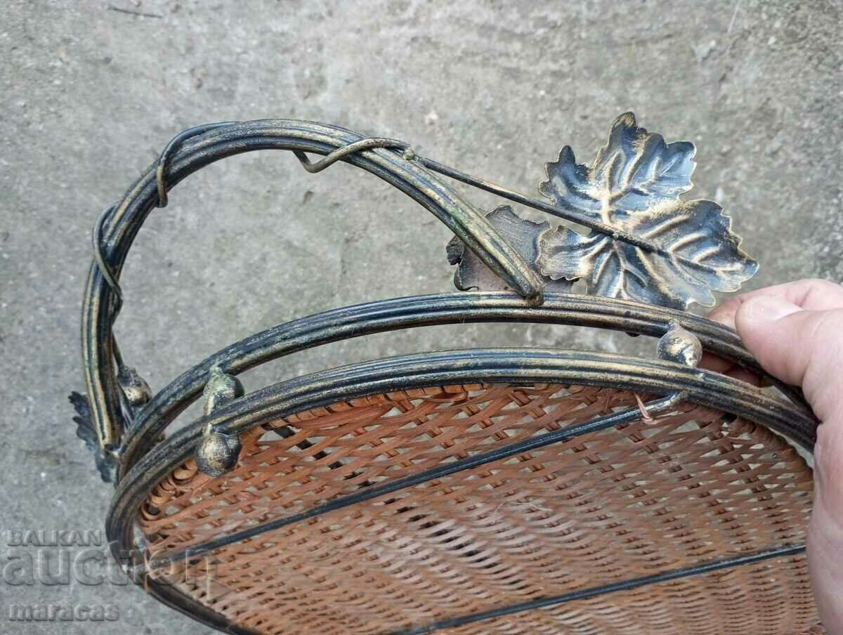 Auction  Metal tray