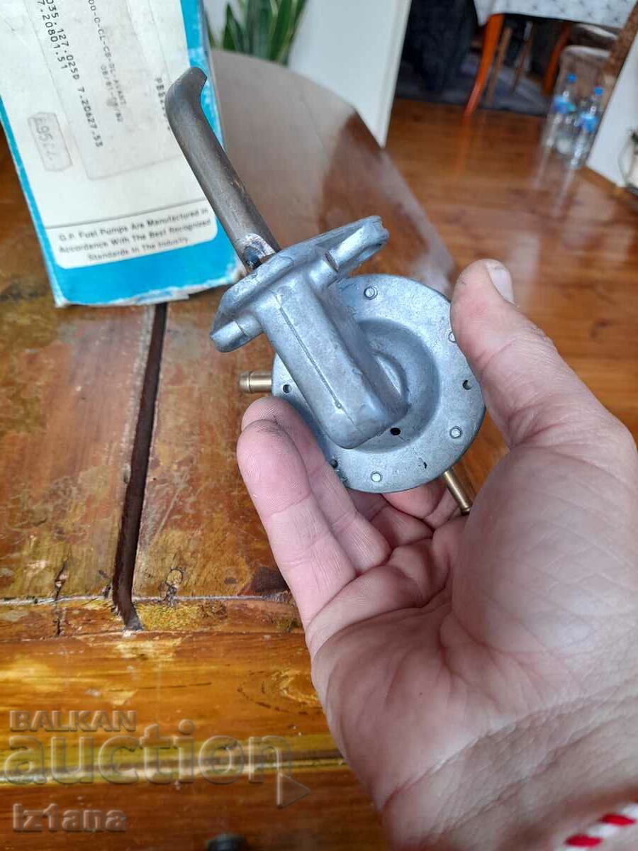 Audi petrol pump, Audi 100 - 7