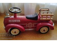 Goki Metal fire engine to push with feet