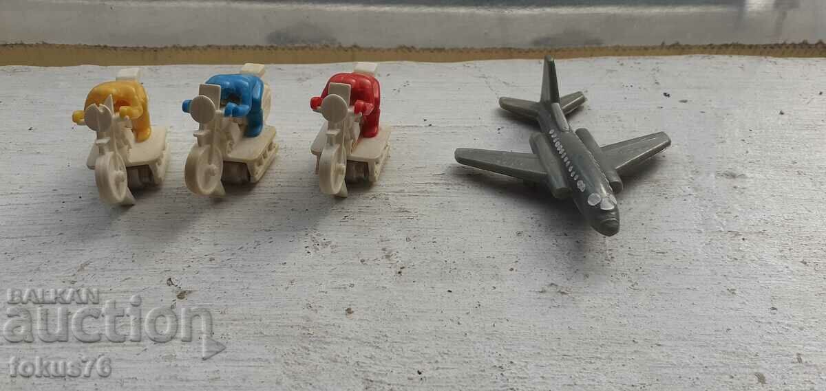 Auction Lot of miniature toy bikes and airplane Auction Lot of miniature toy bikes and airplane