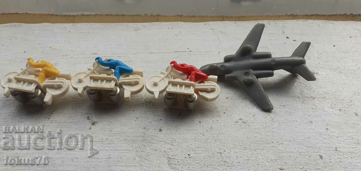 Delivery of Lot of miniature toy bikes and airplane Delivery of Lot of miniature toy bikes and airplane