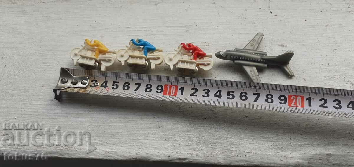Lot of miniature toy bikes and airplane - 6 Lot of miniature toy bikes and airplane - 6