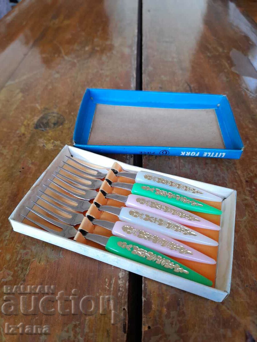 Old dessert forks with price 32.00 BGN | € 16.36 Old dessert forks with price 32.00 BGN | € 16.36