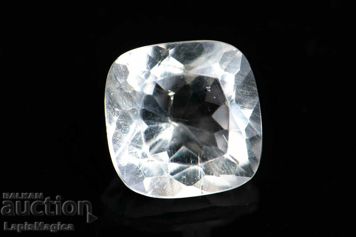 Hyalite opal 0.67ct 5.8mm cushion cut fluorescent with price 60.00 BGN | € 30.68