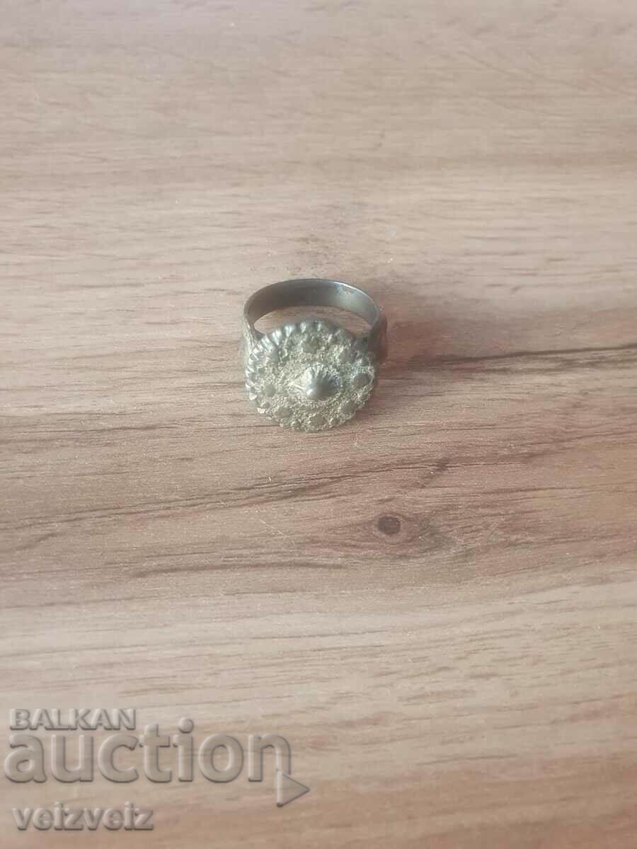 Silver ring, Sachan