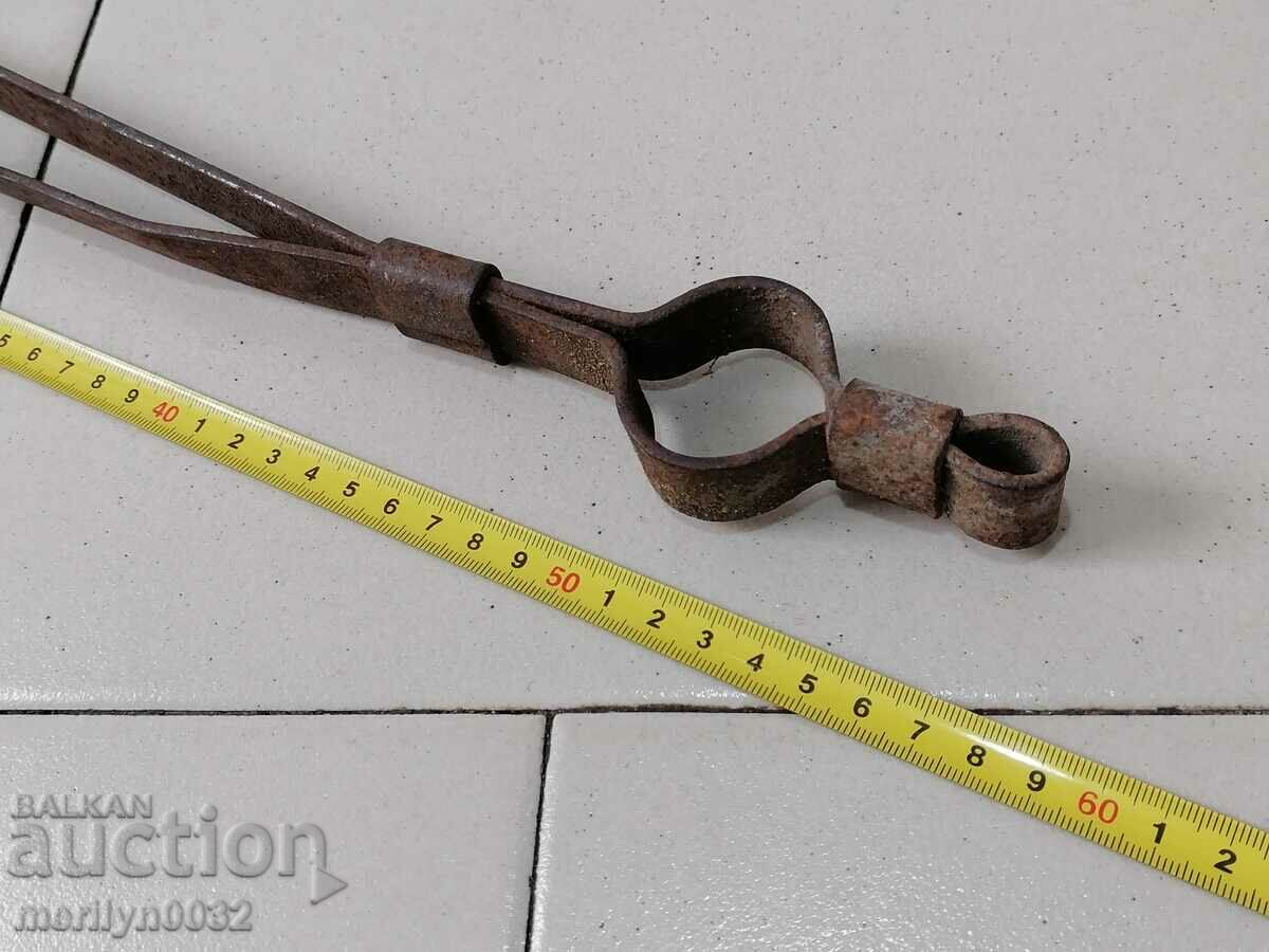 Delivery of Old wrought dilaf, tongs, wrought iron Delivery of Old wrought dilaf, tongs, wrought iron