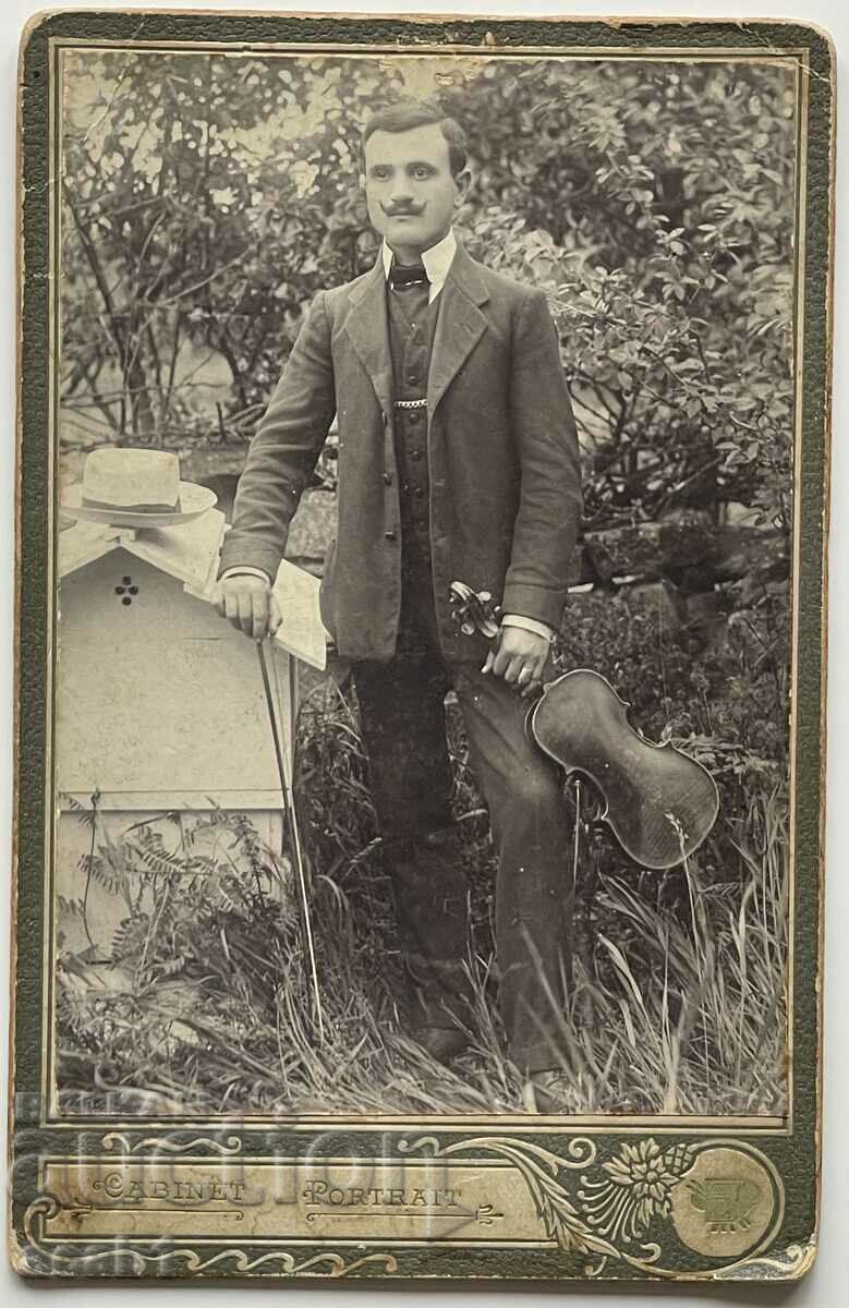 Man with violin 1911