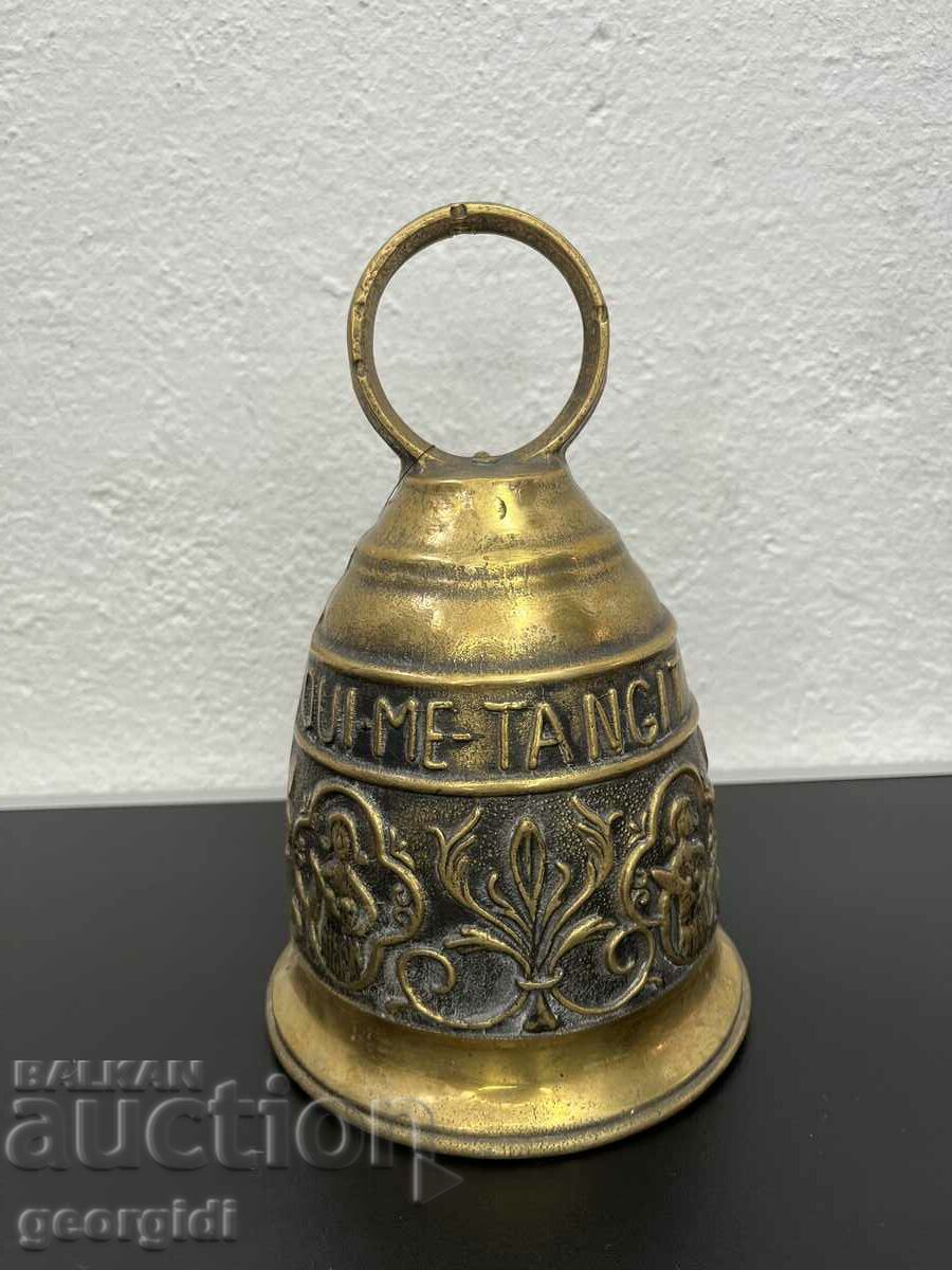 A large bronze bell with a great ring. #5175