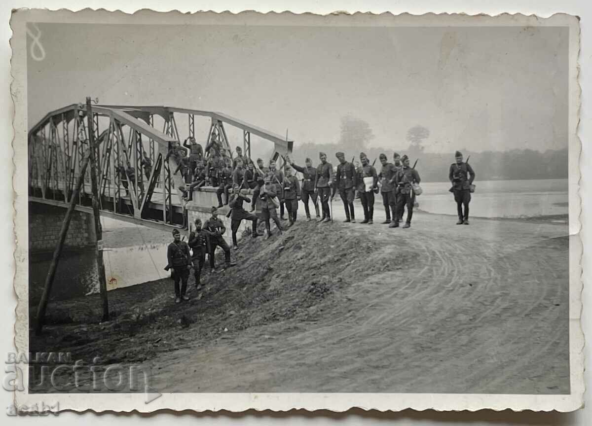 WWI fighters on a bridge