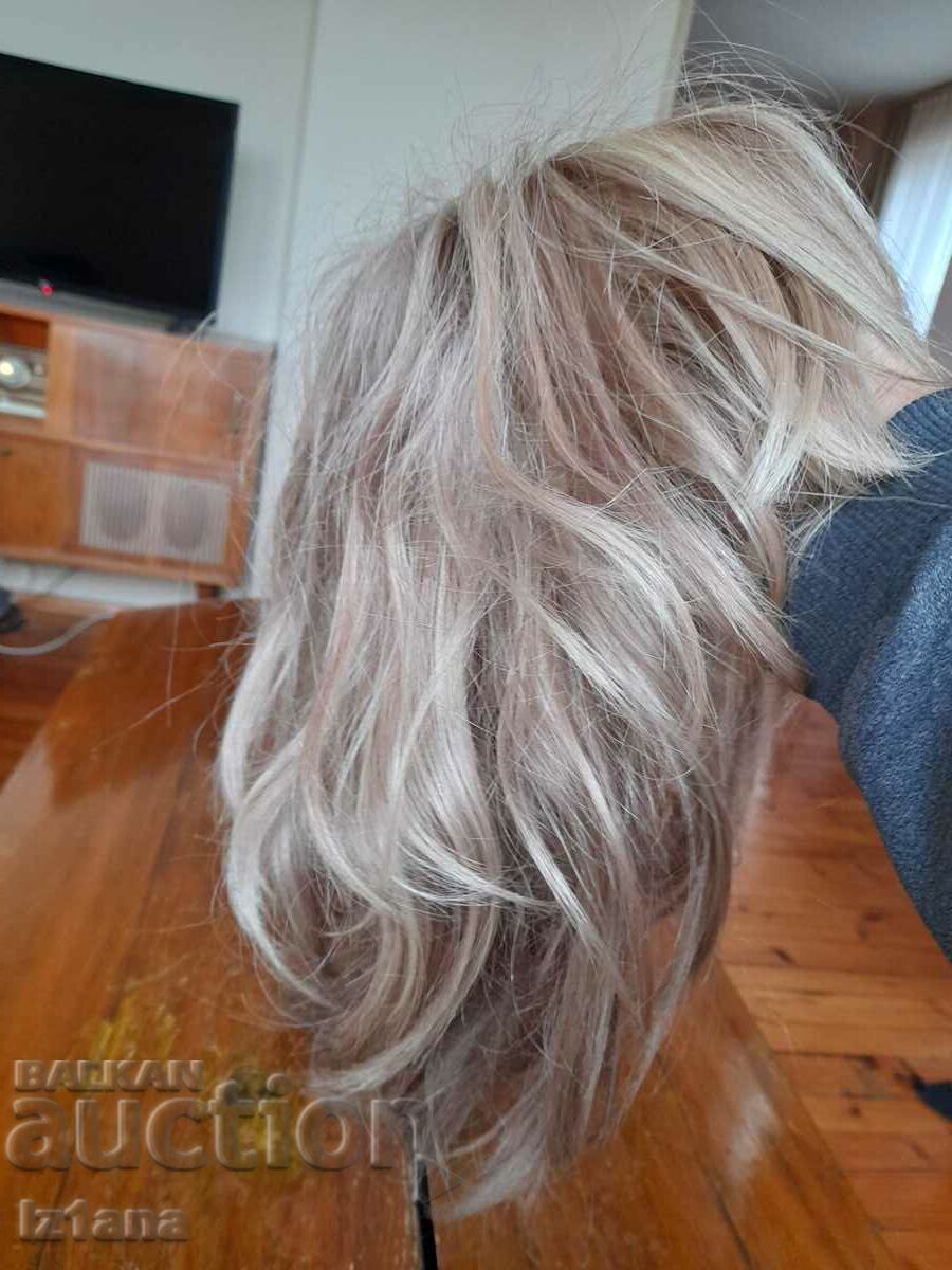 An old wig with price 32.00 BGN | € 16.36 An old wig with price 32.00 BGN | € 16.36