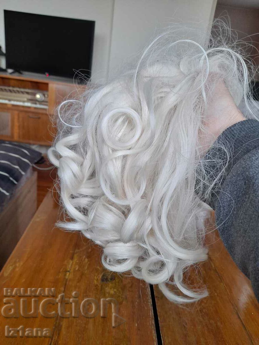 An old wig with price 32.00 BGN | € 16.36 An old wig with price 32.00 BGN | € 16.36