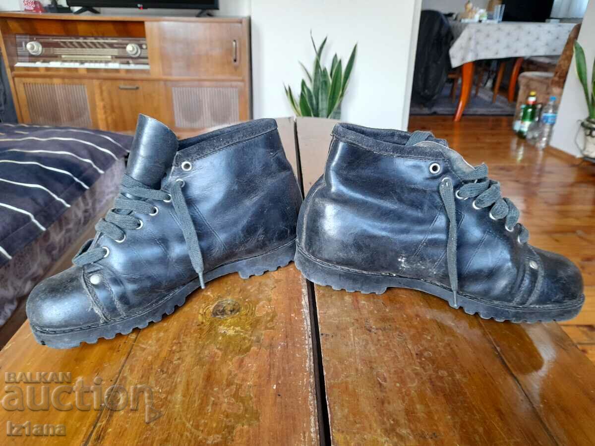 Pantofi vechi Sportprom cu preț 32.00 BGN | € 16.36