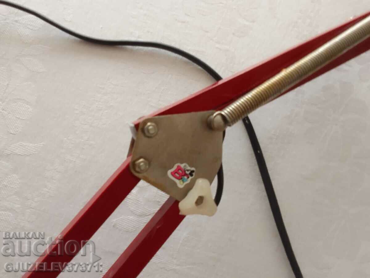 Аукцион Подвижна настолна работна лампа Аукцион Подвижна настолна работна лампа