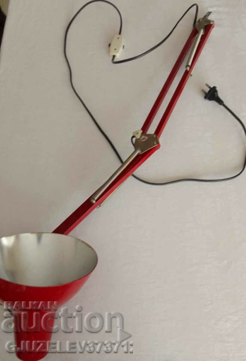 Подвижна настолна работна лампа Подвижна настолна работна лампа