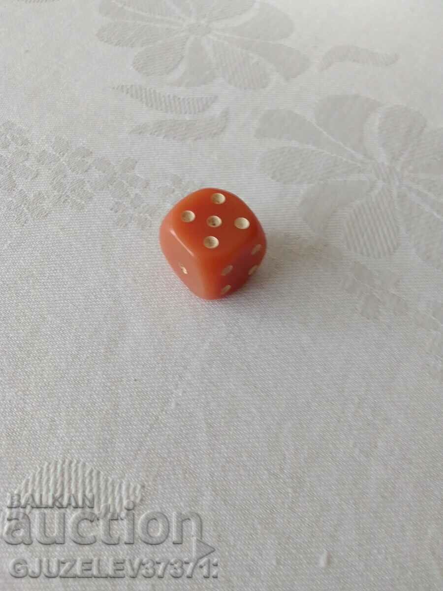 Auction Old bakelite game dice 5 grams, 2 cm Auction Old bakelite game dice 5 grams, 2 cm
