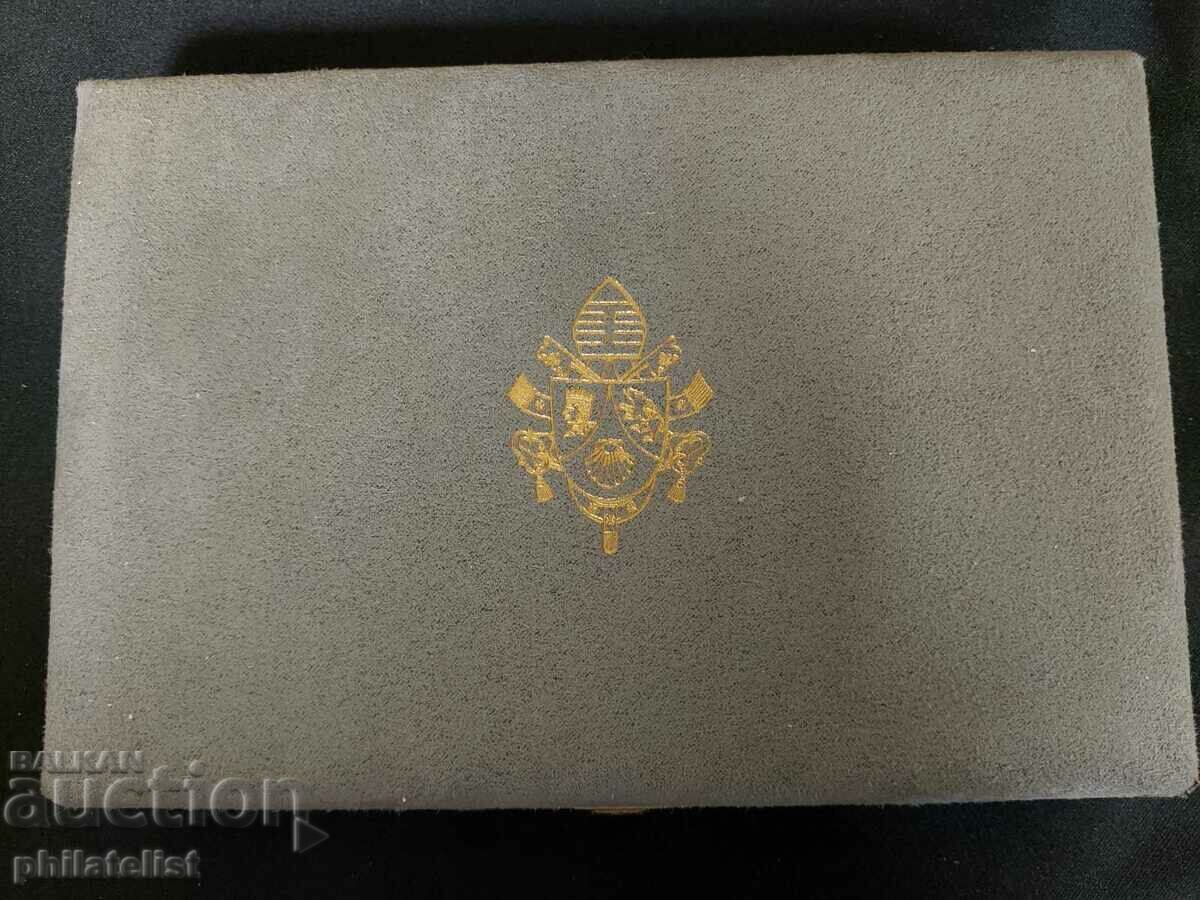 Vatican PROOF 2006 - complete set with price 360.00 BGN | € 184.07 Vatican PROOF 2006 - complete set with price 360.00 BGN | € 184.07