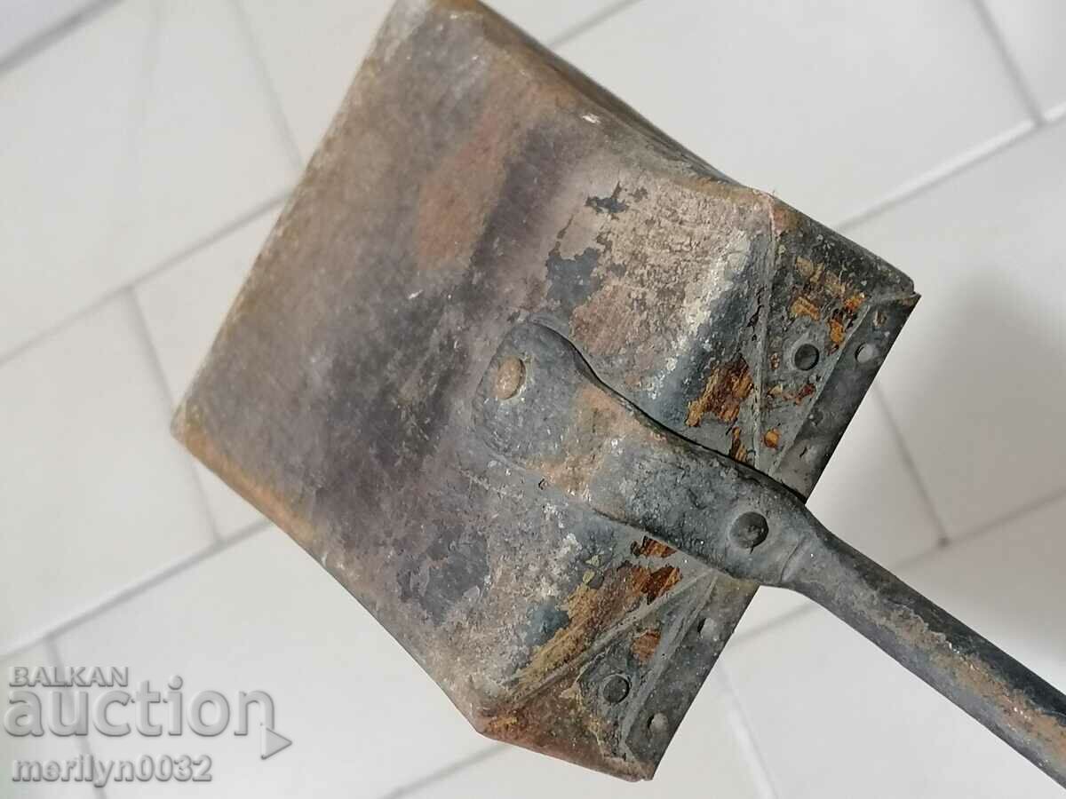 Licitație Lopata veche de carbune, cazma, fier forjat Licitație Lopata veche de carbune, cazma, fier forjat