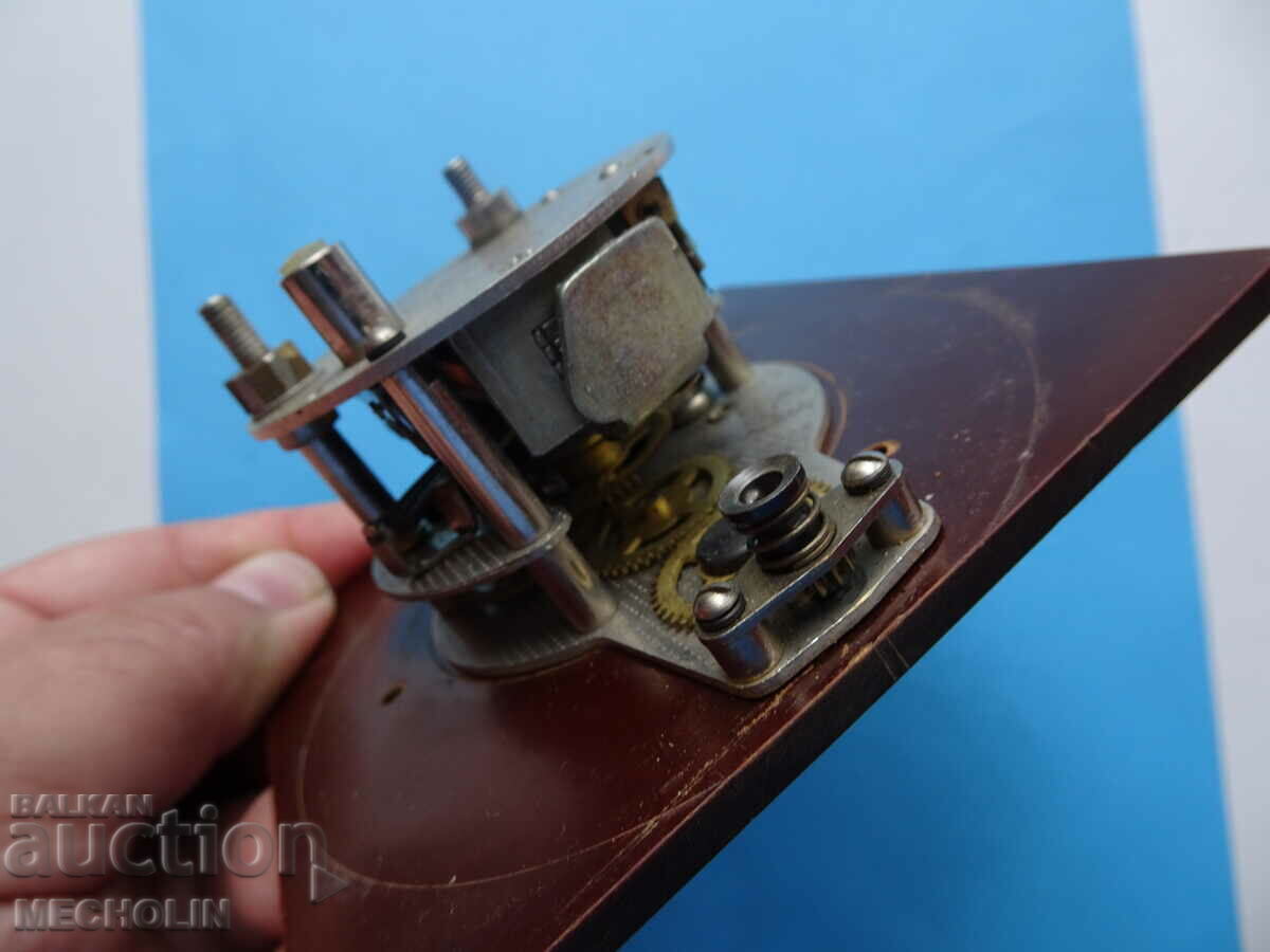 Auction COLLECTIBLE RUSSIAN ELECTRO-MECHANICAL BAKELITE SOCIETY Auction COLLECTIBLE RUSSIAN ELECTRO-MECHANICAL BAKELITE SOCIETY