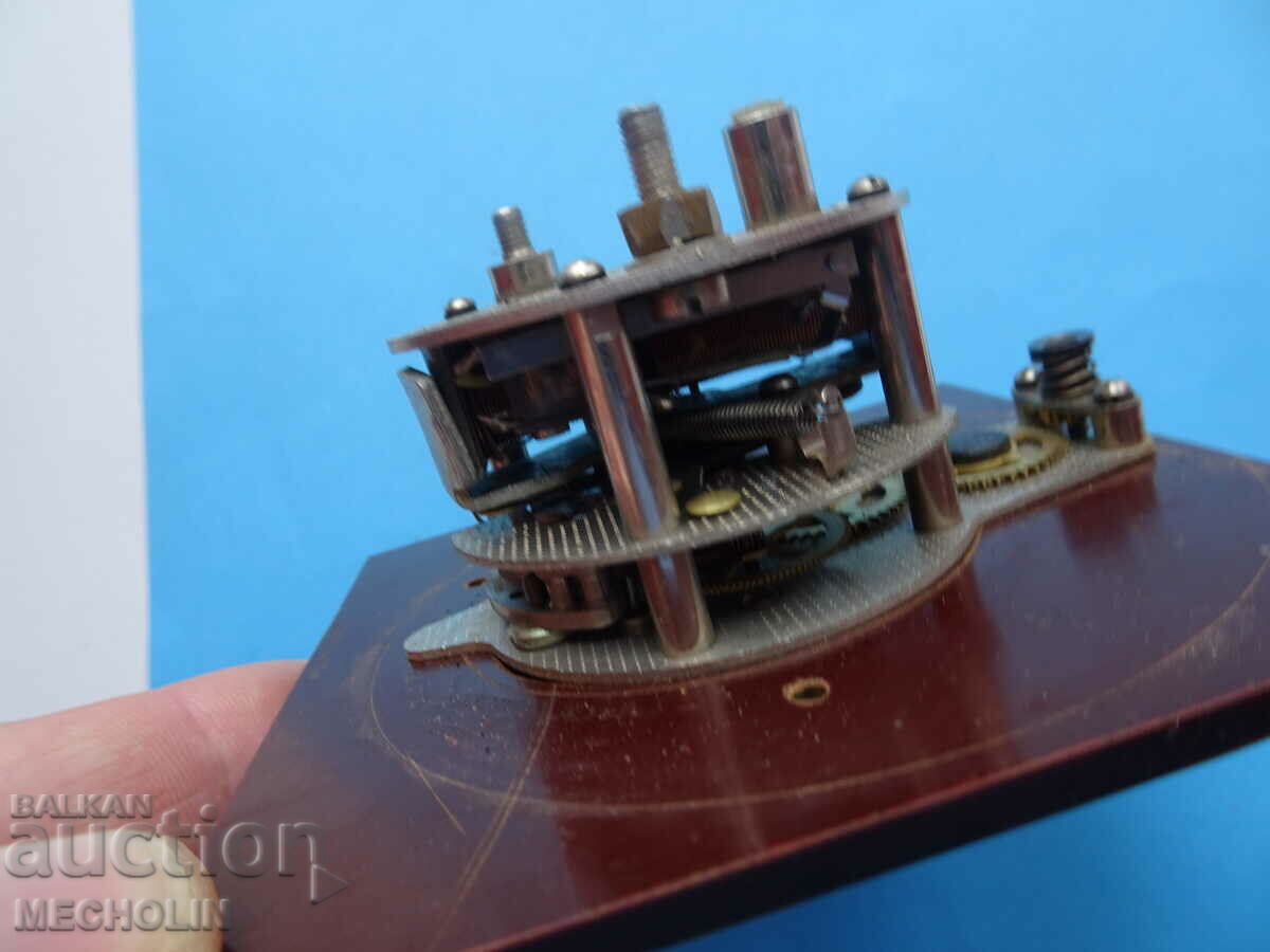 COLLECTIBLE RUSSIAN ELECTRO-MECHANICAL BAKELITE SOCIETY - 5 COLLECTIBLE RUSSIAN ELECTRO-MECHANICAL BAKELITE SOCIETY - 5