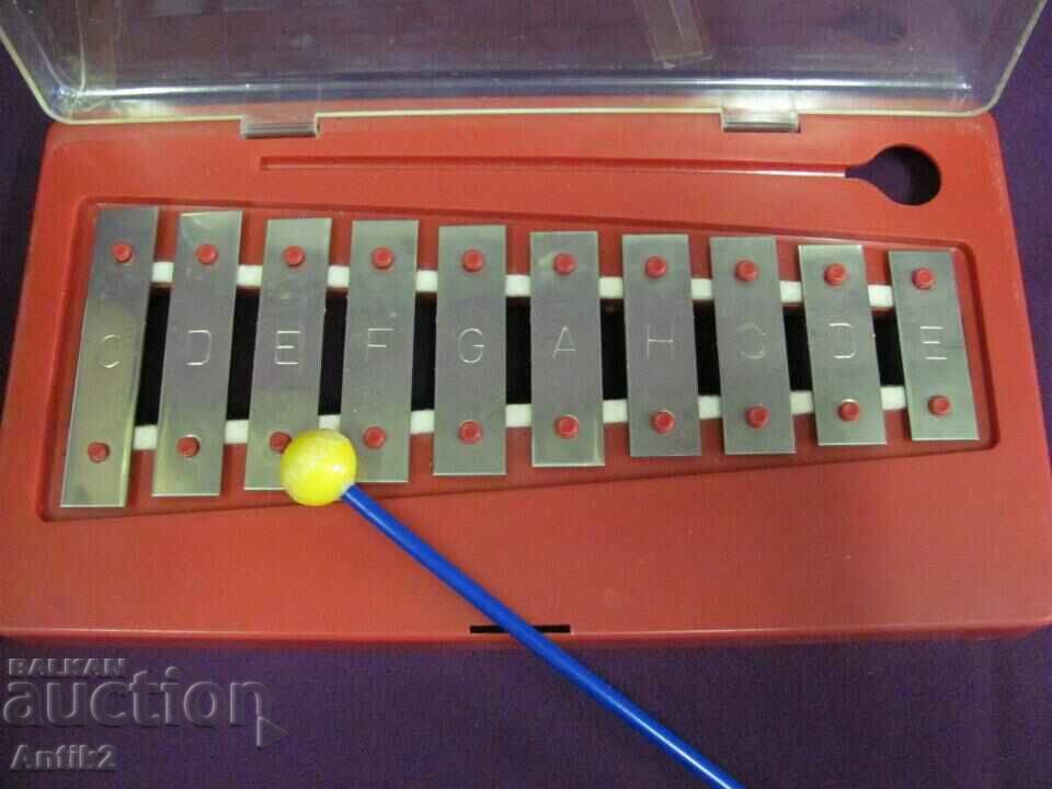 Delivery of Vintich Children's Toy - Xylophone Delivery of Vintich Children's Toy - Xylophone