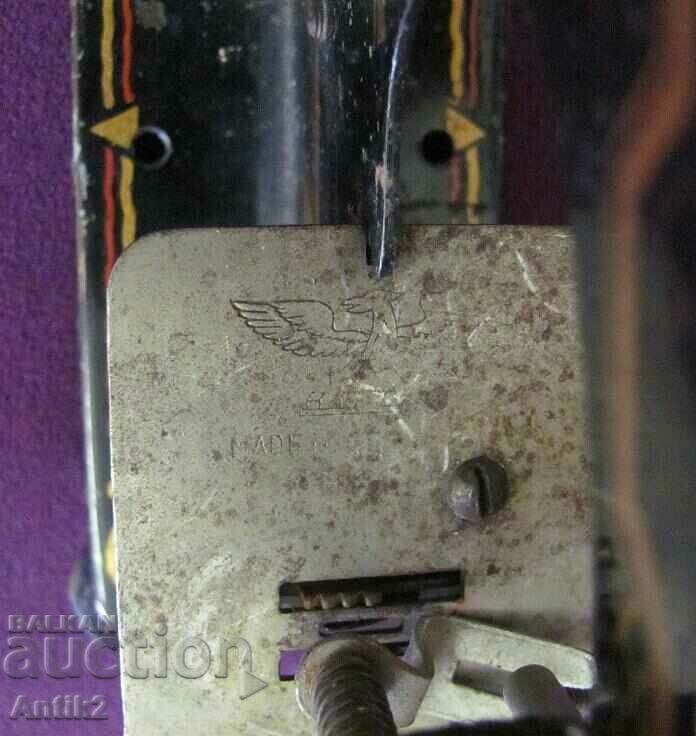Auction Antique Metal Children's Toy - Sewing Machine Auction Antique Metal Children's Toy - Sewing Machine
