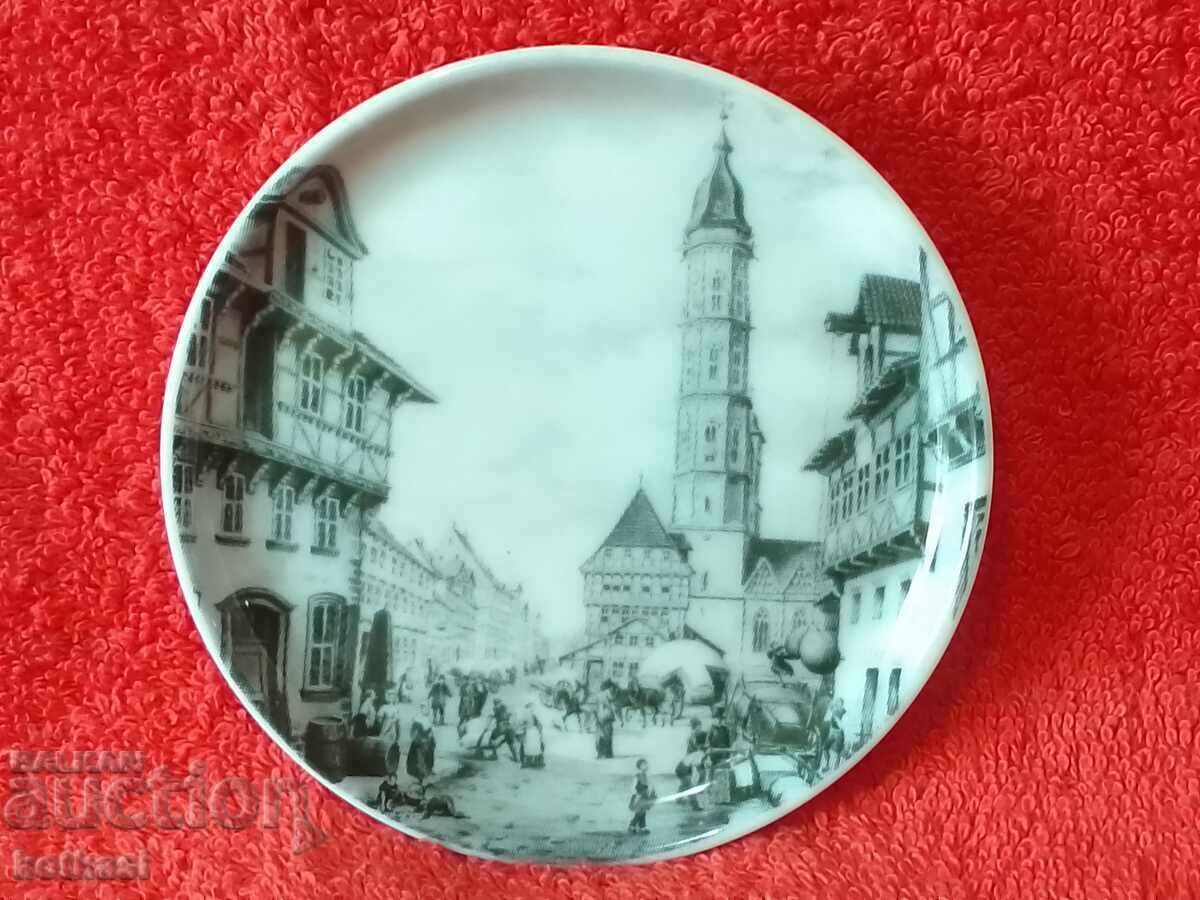 Стара малка порцеланова чиния  Furstenberg F Германия