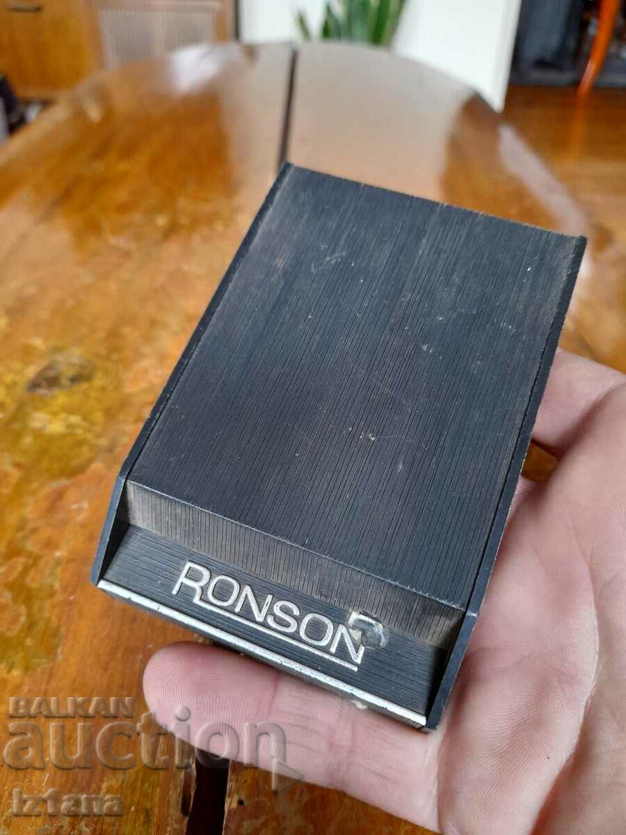 Old Ronson lighter box with price 10.00 BGN | € 5.11